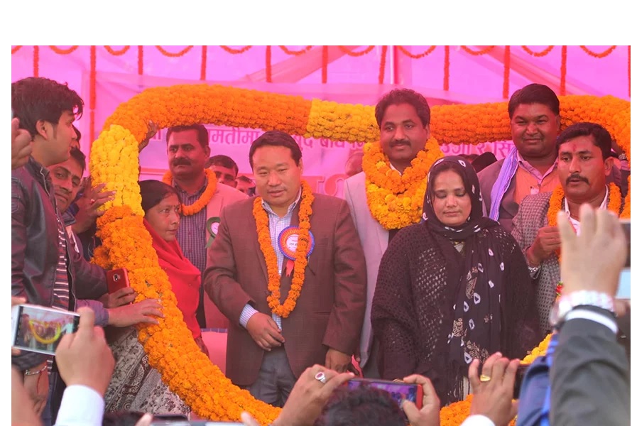 ऊर्जामन्त्री वर्षमान पुनलाई २०२ किलोको माला