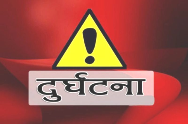 एम्बुलेन्स र मोटरसाइकल ठोक्किदा चारजना घाइते