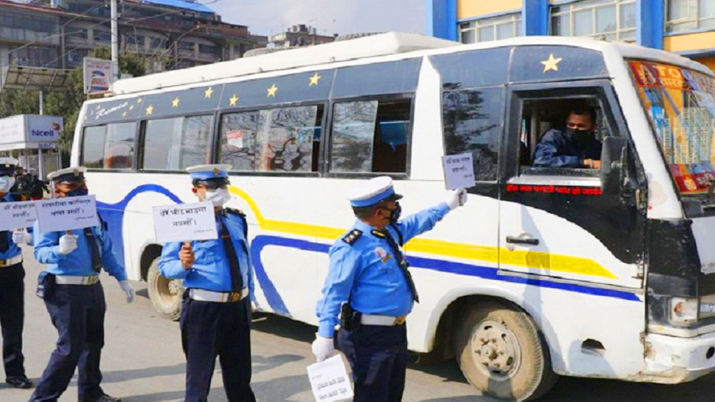 काठमाडौं उपत्यकामा सवारी चालक, सहचालक र यात्रुले मास्क अनिवार्य लगाउनुपर्ने 