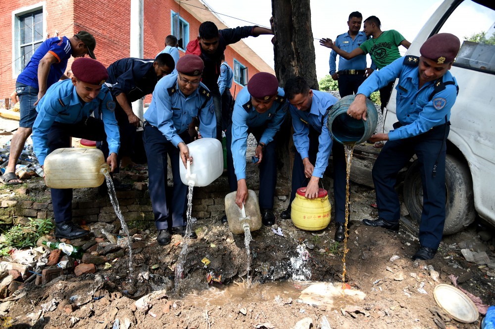 घरेलु मदिरा बनाउने १४ पक्राउ