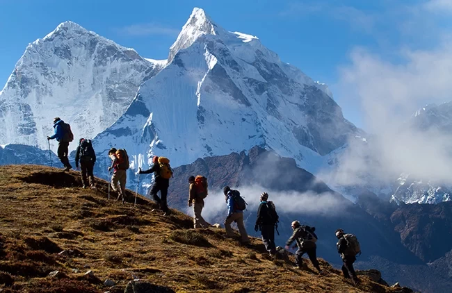 लकडाउनमा नेपालभित्रै राेकिएका पर्यटककाे उद्धार