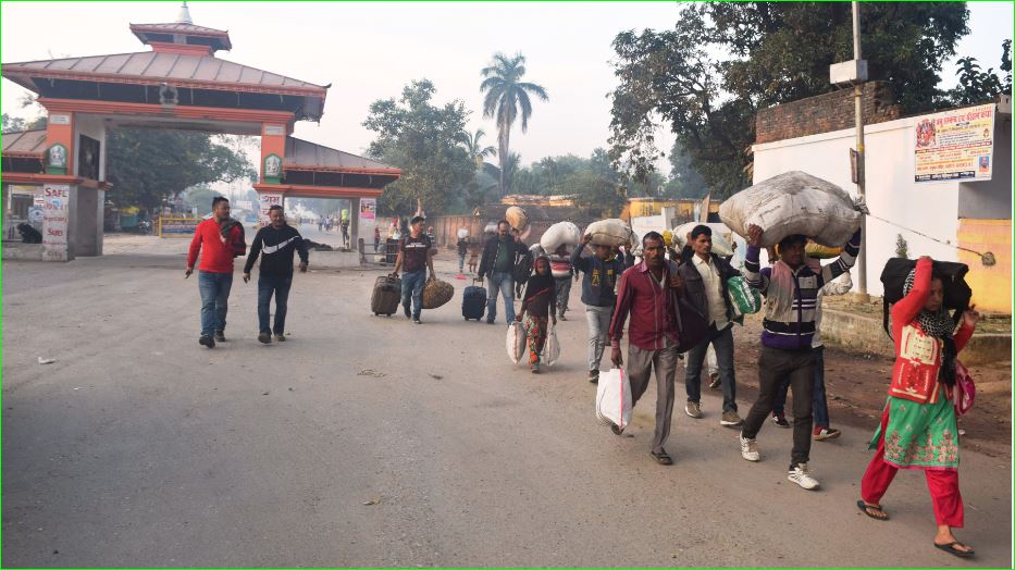 सीमा क्षेत्रको खबर : दिनहुँ हजारौं भित्रिन्छन्, स्वास्थ्य परीक्षण न्यून