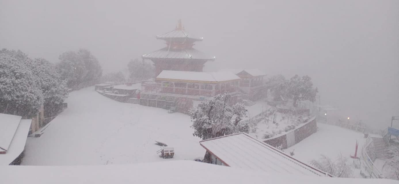 काठमाडौँको चन्द्रागिरिमा हिमपात (फोटो फिचर)