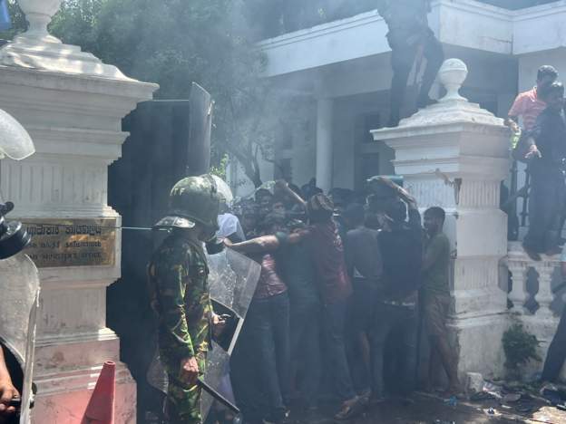 श्रीलंकामा हिंसात्मक प्रदर्शनः १ जनाको मृत्यु, कम्तीमा ८४ घाइते 