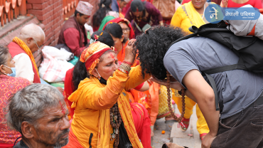 तस्विरमा साउनको अन्तिम सोमवारः पशुपतीनाथ मन्दिर परिसरका दृष्यहरु