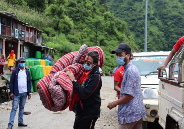 पलको परोपकारी मनः सहयोग बोकेर पुगे कालिकोट 