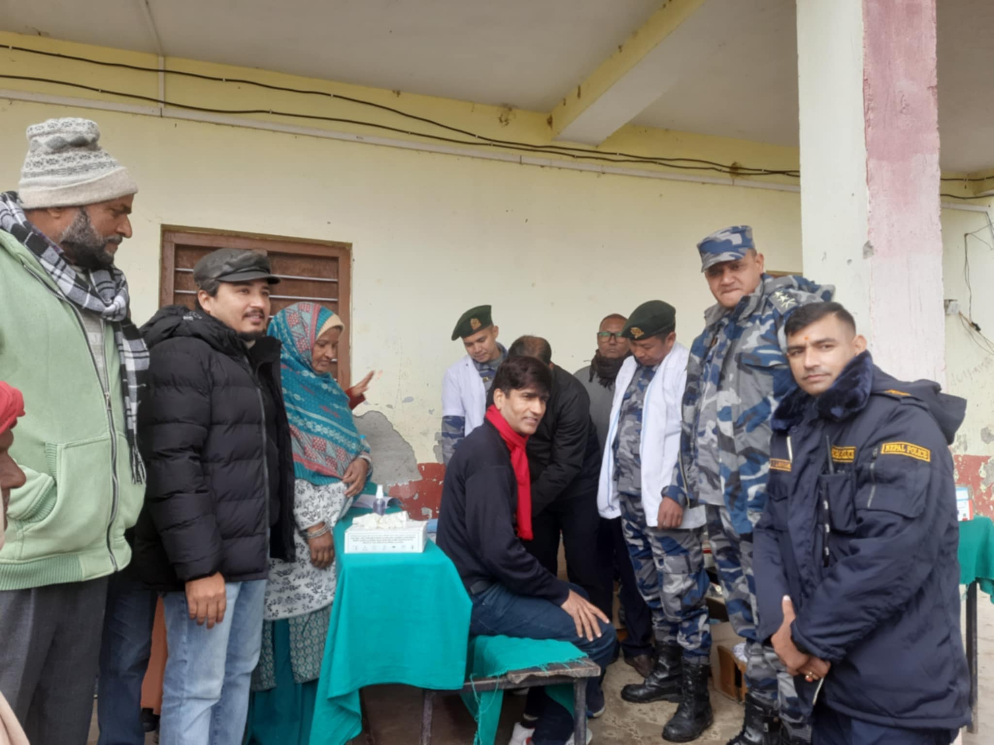 सशस्त्र प्रहरी नागरिकसंग सम्बन सुधार्ने अभियानमा, पकहाँ मैनपुरमा स्वास्थ्य शिविर सञ्चालन