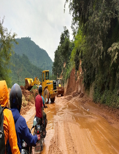 पहिराेले मध्यपहाडी लोकमार्गमा पाँच करोडको क्षति