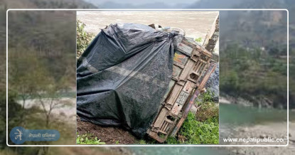 त्रिशुलीमा ट्रक खस्यो, यस्तो छ अवस्था