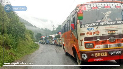 तीज मनाउन हिँडेकाहरु विच बाटोमै अलपत्र, पहिरोले सयौँ यात्रीलाई सास्ती