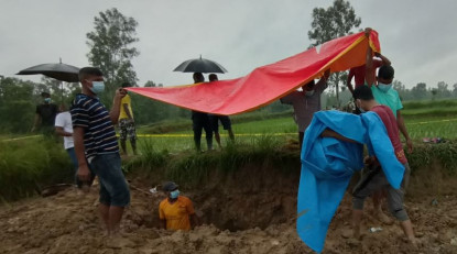 गाडेपछि धान रोपेर हरियो भएको स्थानमा भेटियो शव, श्रीमानसहित ३ जना पक्राउ