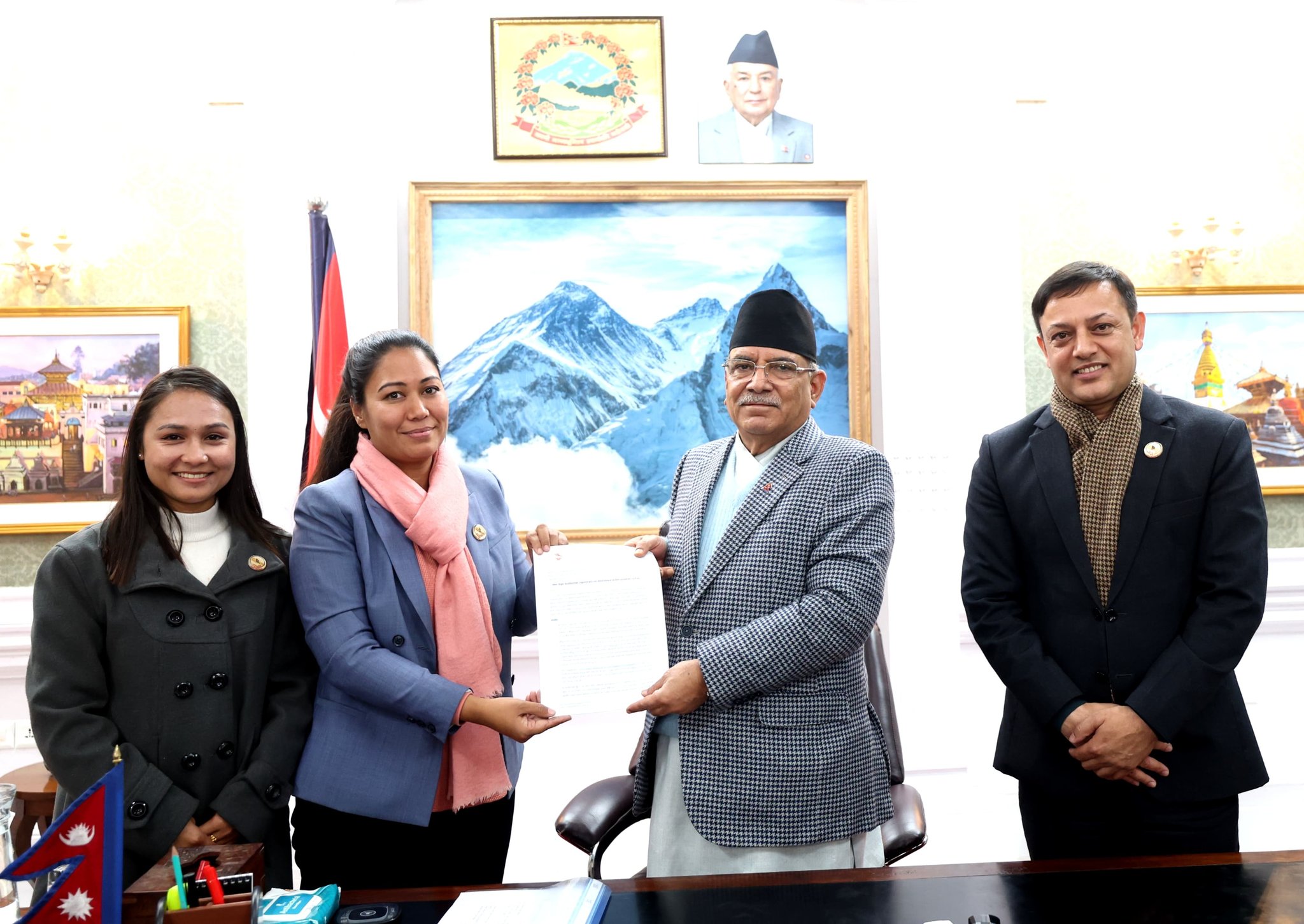 रास्वपा सांसद श्रेष्ठले प्रधानमन्त्रीलाई बुझाइन् ५ बुँदे ध्यानाकर्षण पत्र