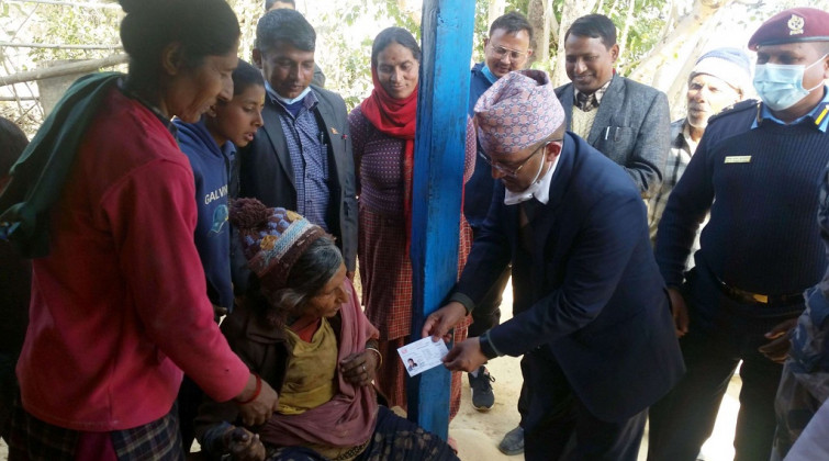 मानसिक सन्तुलन गुमाएकी ८० वर्षीया वृद्धाले  पाइन् नागरिकता