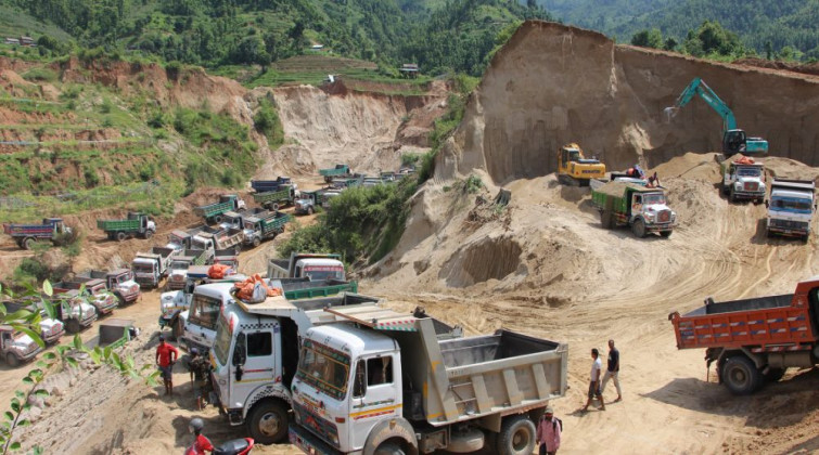 काभ्रेमा ढुङ्गा उत्खनन गर्न रोक, अनुगमनपछि मात्रै अनुमति