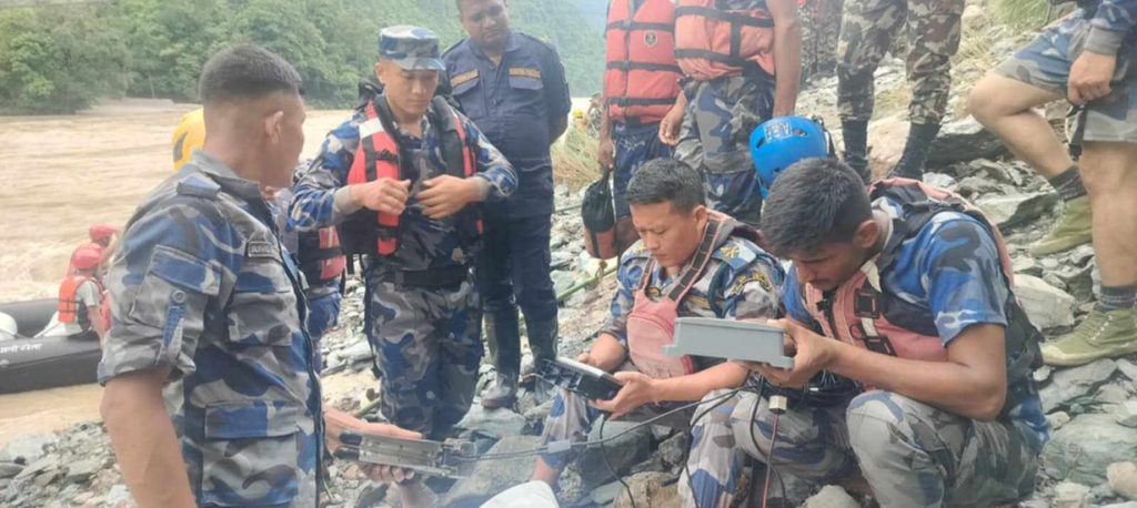 त्रिशूलीमा बेपत्ता बस र यात्रुहरुको वाटर ड्रोनमार्फत खोजी गरिंदै