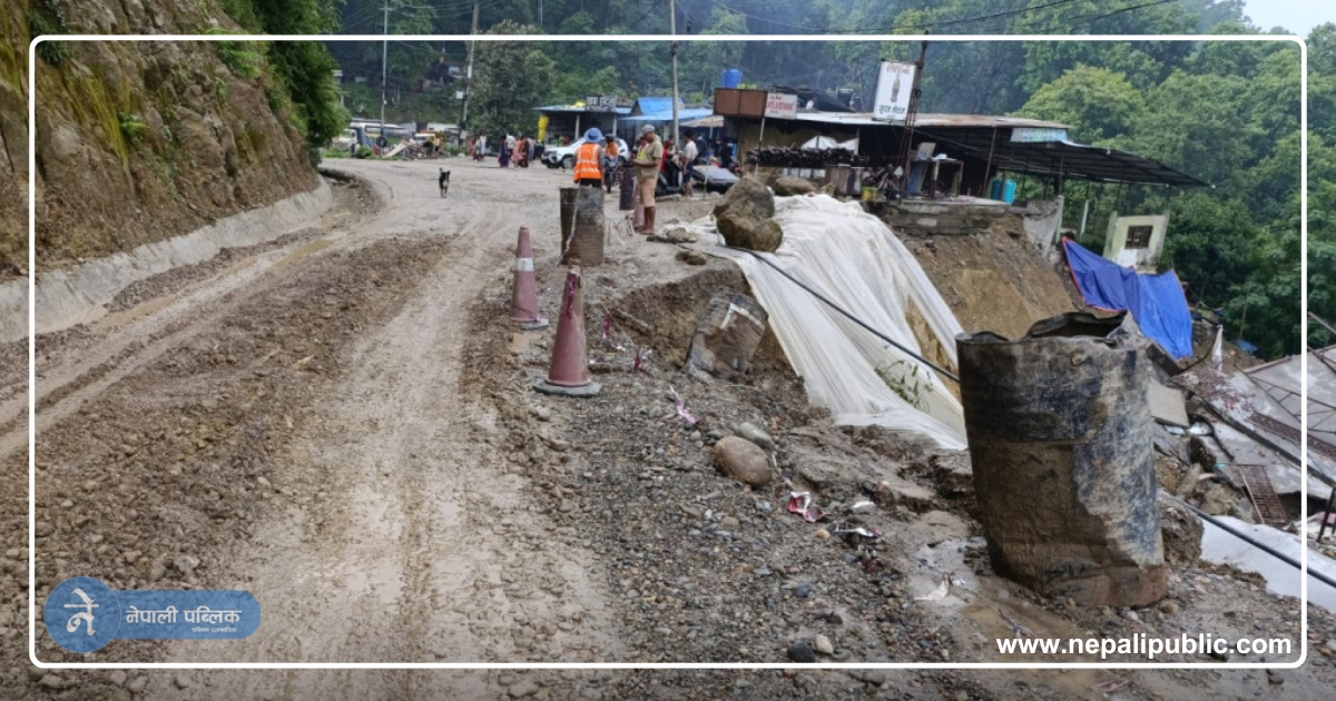 सडक भासिएपछि दाउन्नेमा अवरुद्ध यातायात एकतर्फी  सञ्चालनमा