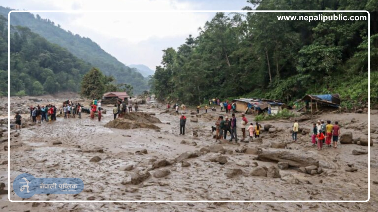 बाढीले स्कुटर र मोटरसाईकलसहित ३ जना बगायो ! दुईको मृत्यू, एक बेपत्ता