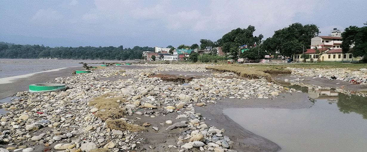 पर्यटकीय केन्द्रका रुपमा विकास हुँदै गएको चितवनको नारायणी नदी बाढीले पुर्‍यायो क्षति 