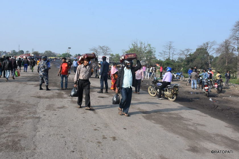 सीमा नाका खोल्न माग गर्दै शान्तिपूर्ण प्रदर्शन र धर्ना