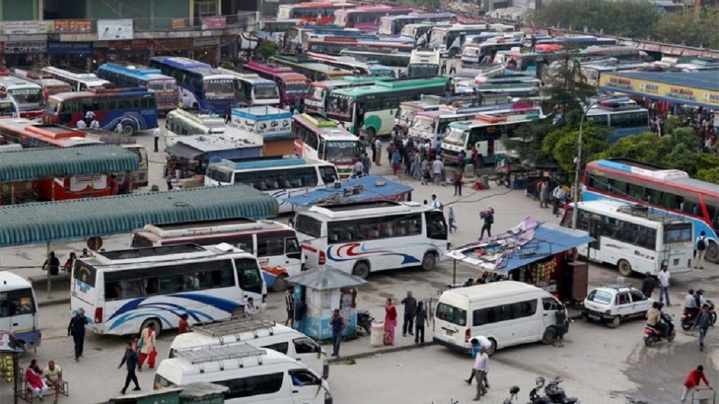 सार्वजनिक यातायातमा आजैदेखि कडाइ, भौतिक दुरी र मास्क अनिवार्य