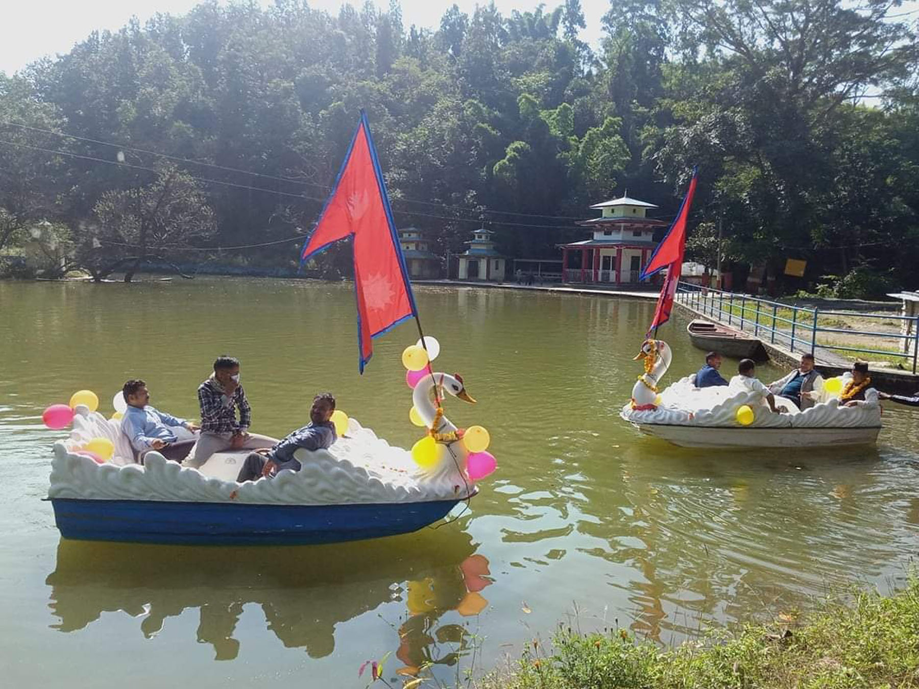 बाह्रकुने तालमा डुङ्गा सरर...