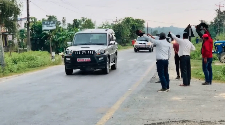 कैलालीमा प्रधानमन्त्री प्रचण्डलाई कालो झण्डा