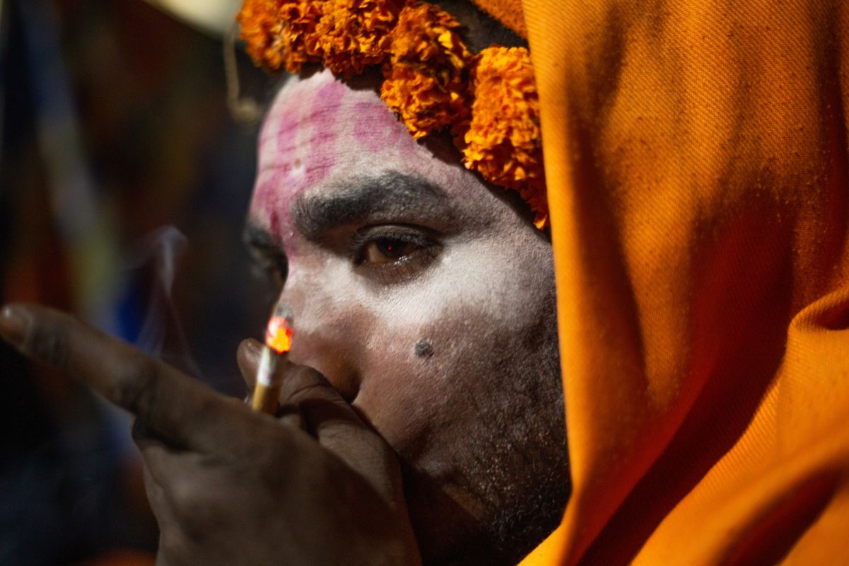 पशुपतिनाथमा ३ लाख भक्तजनले गरे दर्शन, विमानस्थल र चावहिलसम्म लाइन