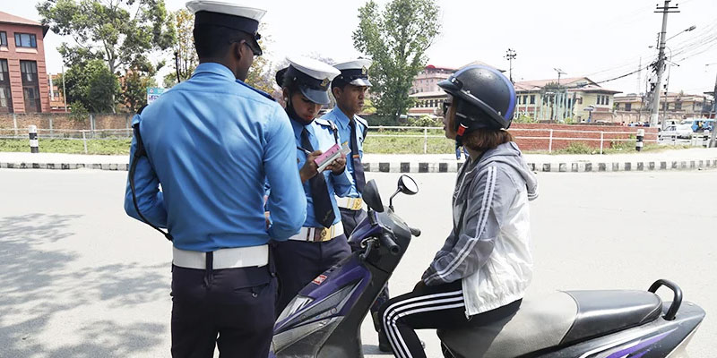 सवारी चालक कारबाहीबाट तीन लाख राजस्व सङ्कलन