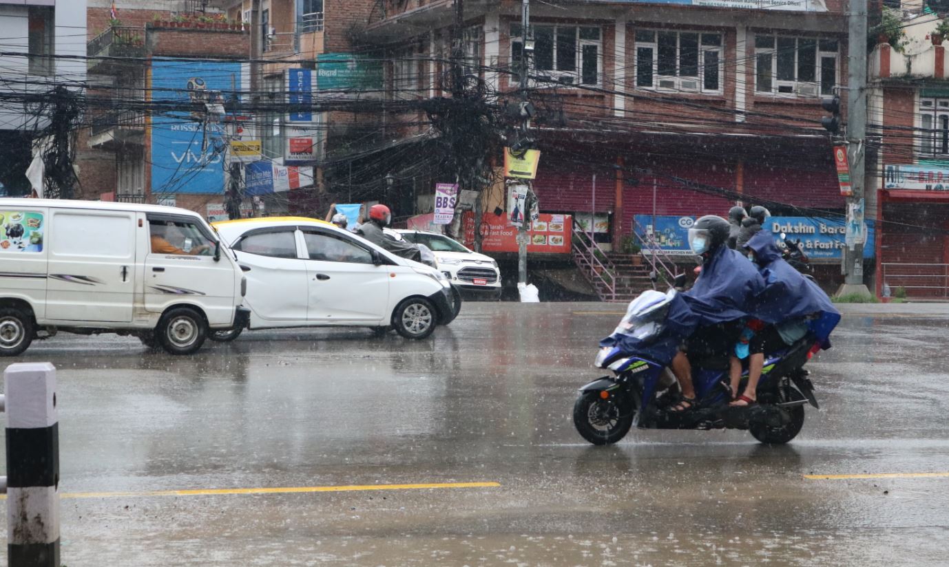 सोमबारसम्म  मध्यम वर्षा र हिमपातको सम्भावना