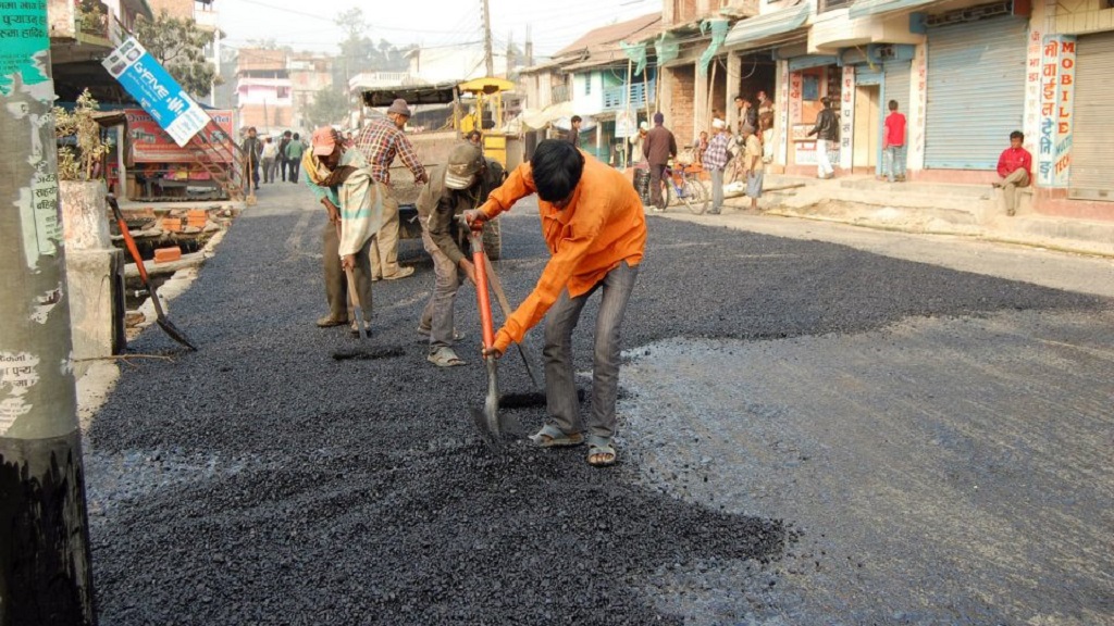 निर्माण सामग्री अभावका कारण सडक निर्माणमा बाधा