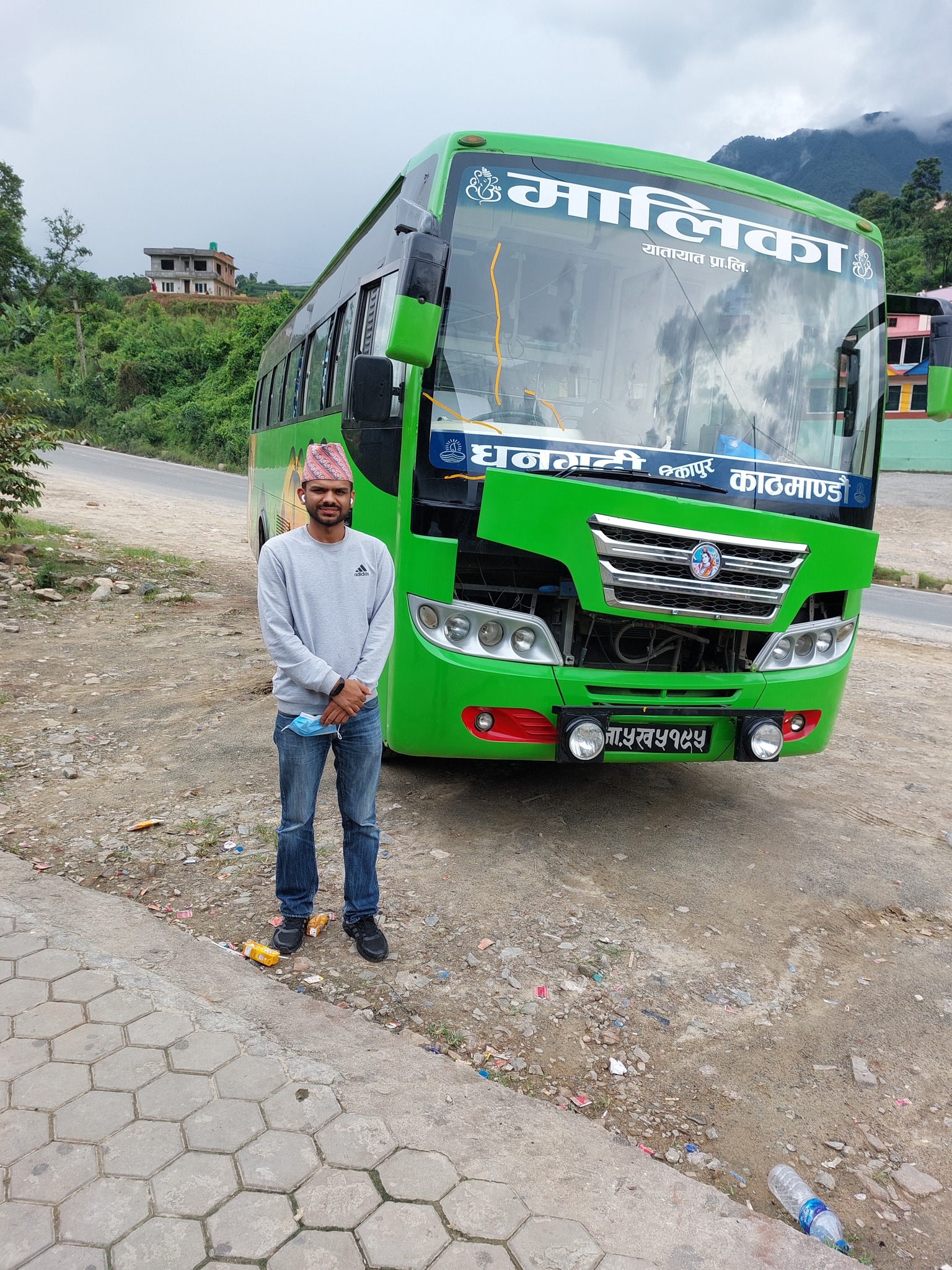 देउवासँग चुनाव लड्ने घोषणा गरेको युवा ढकाल नाइट बस चढेर लागे डडेल्धुरातिर