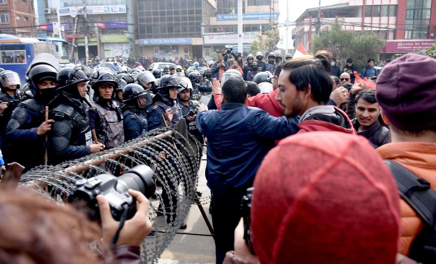 कांग्रेसले उतार्‍यो भ्रातृ संगठनलाई सडकमा (फोटो फिचर)