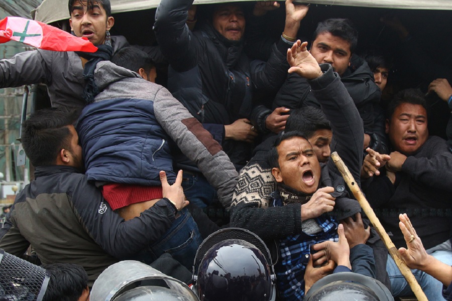 डा. केसीको समर्थनमा प्रद्धर्शन गरिरहेका विधार्थीहरु प्रहरी नियन्त्रणमा