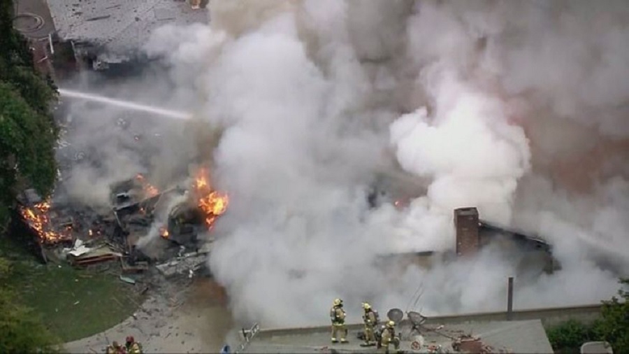 क्यालिफोर्नियामा विमान घरमा ठोक्किँदा चालकसहित पाँच जनाको मृत्यु