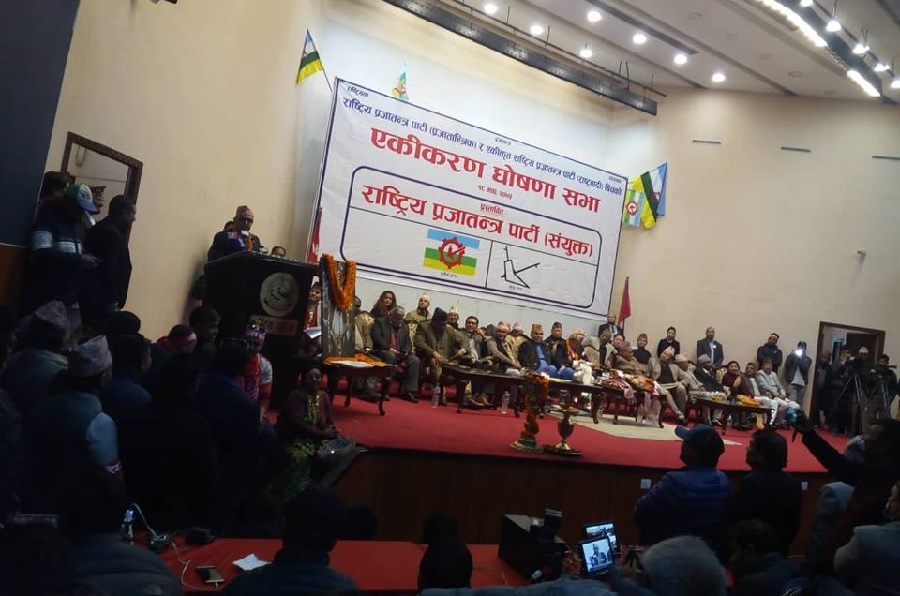 केपी ओलीलाई लोहनीको प्रश्न, ‘३३ किलो सुनकाण्डको फाइल खोई’