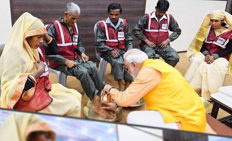 भारतीय प्रधानमन्त्री मोदीले मजदुरका खुट्टा धोइदिए (हेनुहोस् भिडियो)