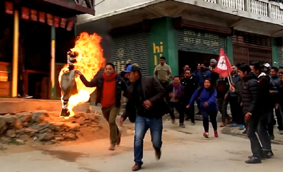 ताप्लेजुङ सदरमुकाममा सरकारविरुद्ध नेवि संघको प्रदर्शन