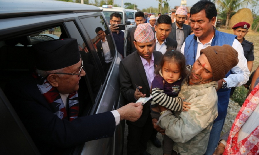 सुखानीबाट फर्किंदा जब प्रधानमन्त्री ओलीले एक हजार झिकेर बालिकालाई दिए….