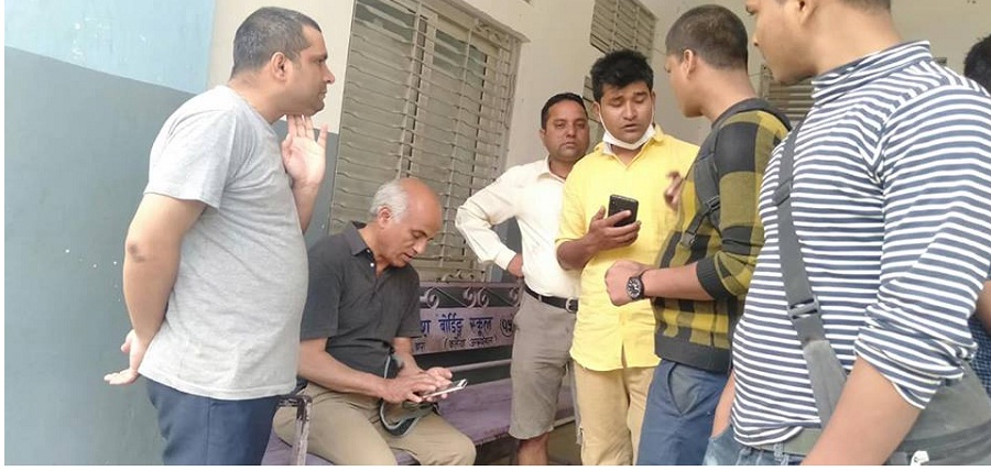 औषधि बोकेर बाराको फेटा पुगे डा. गोविन्द केसी