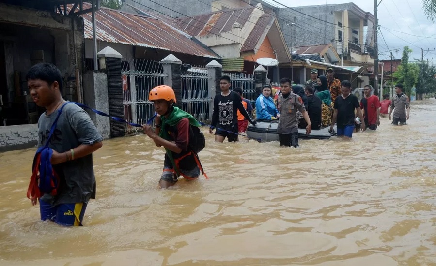 इन्डोनेसियामा बाढीका कारण १२को मृत्यु, १५ हजार विस्थापित