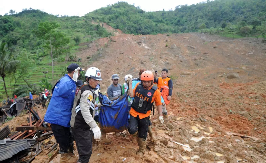 इन्डोनेसियामा आएको बाढी र पहिरोमा ३१ को मृत्यु