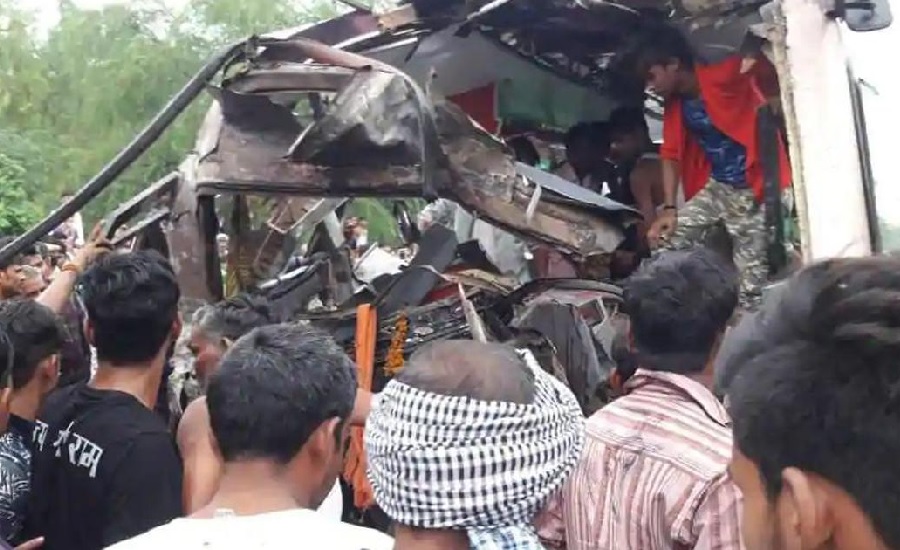 भारतकाे आगरा राजमार्गमा बस दुर्घटना : ५ को मृत्यु, ३० घाइते