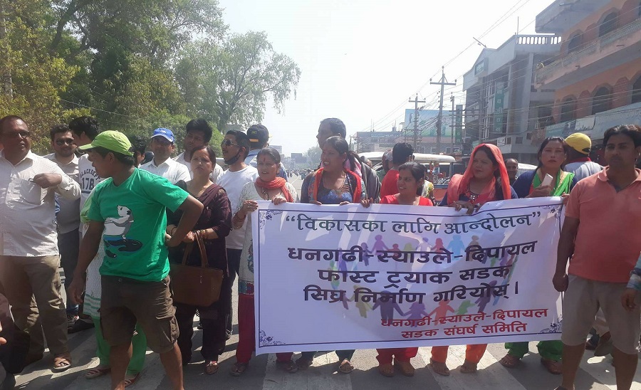 धनगढी–दिपायल फास्ट ट्रयाकमा वनले माग्यो सडकलाई रुखको क्षतिपूर्ति