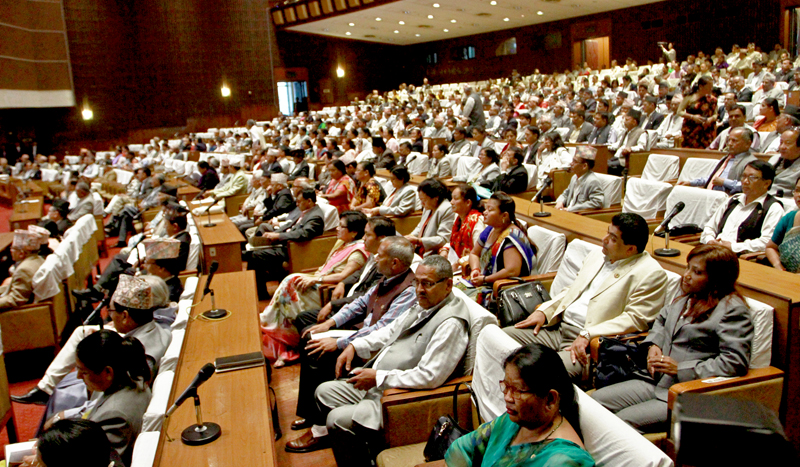 सांसदको ध्यान पैसातिर