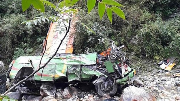 हिमाञ्चल प्रदेशका बस दुर्घटना हुँदा कम्तीमा ४४ जनाको मृत्यु
