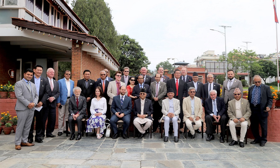 महावाणिज्यदुतद्वारा प्रधानमन्त्री ओलीसँग भेटघाट