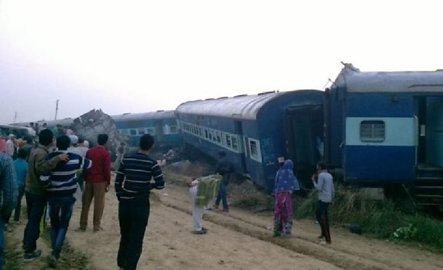 भारतको मुम्बईमा रेल दुर्घटना हुँदा १५ को मृत्यु