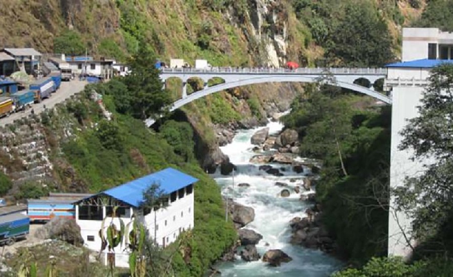 तातोपानी नाकाबाट चिनियाँ सामान नेपाल भित्रिँदै