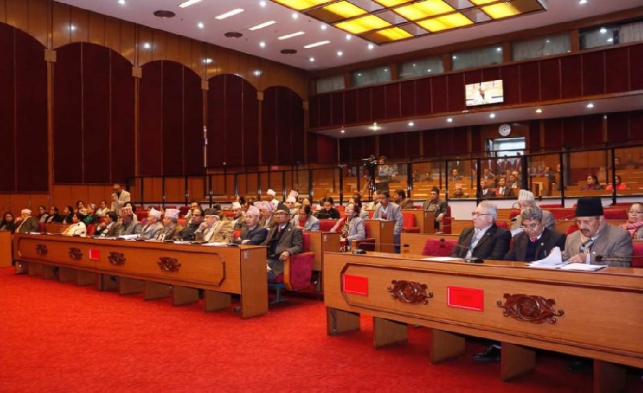 जरुरी सार्वजनिक महत्त्वको प्रस्ताव राष्ट्रियसभामा दर्ता गर्दै प्रतिपक्षी सांसद