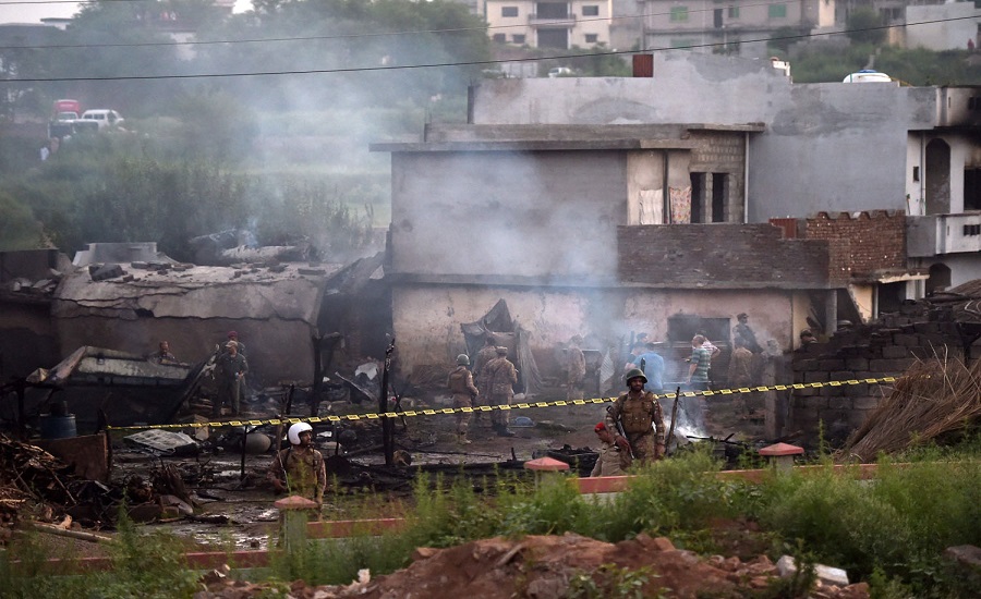 पाकिस्तानी सैनिक विमान खस्यो, १७ जनाको मृत्यु